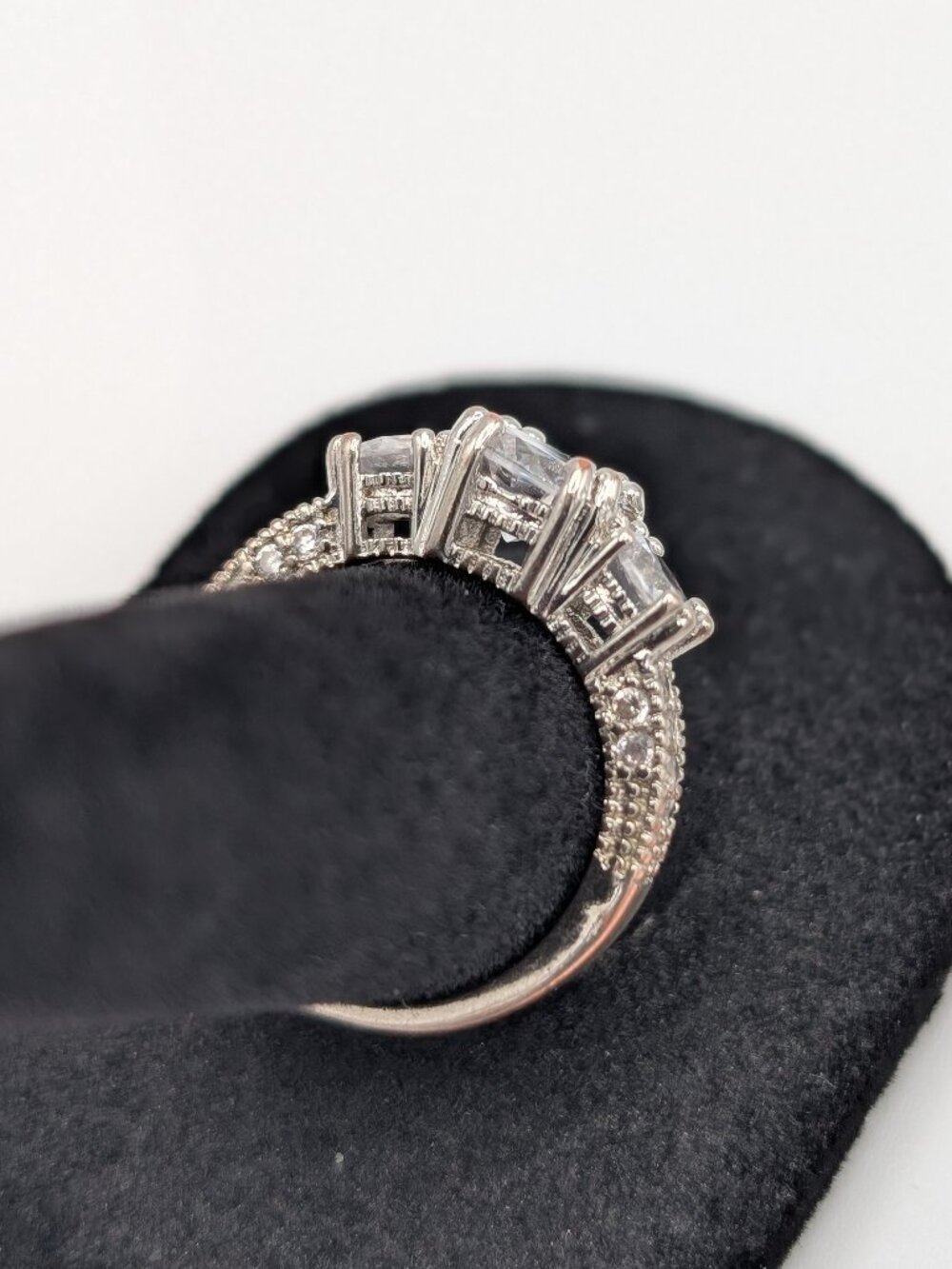 Vintage S925 Silver 3 Stone CZ Travel Ring Pave Accents Size 6.75 7 - Picture 3 of 11